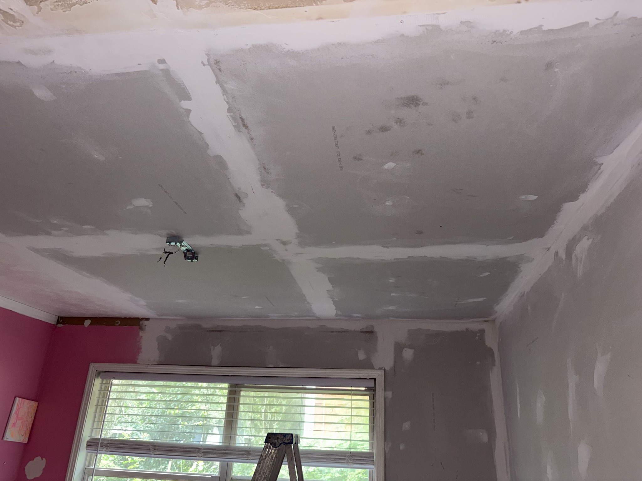 Ceiling drywall and seam work